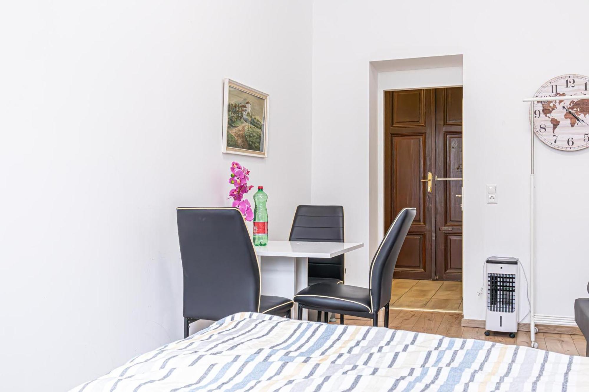 6 Min To Amusement Park - Economy Rooms In Shared Apartment Viena Exterior foto